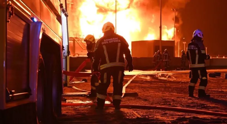 İran, Bahreyn’de yakıt tanklarını vurdu