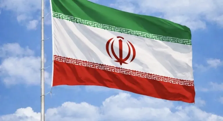 İran basını: "Hürmüz Boğazı tamamen kapatıldı, petrol tankerleri geri döndü"