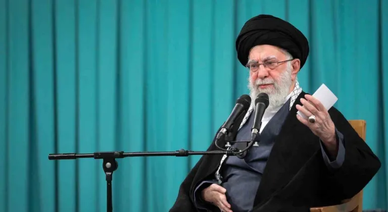 Hamaney: "İsrail ve ABD ile bağlantılı olanlar binlerce insanı öldürdü"