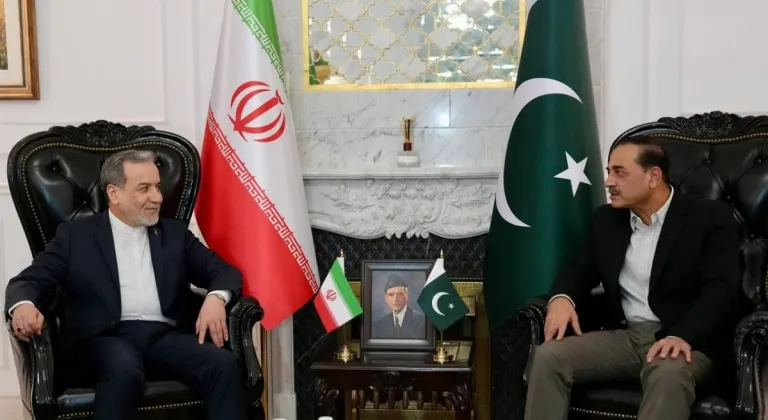 İran Dışişleri Bakanı Arakçi yeniden İslamabad’da