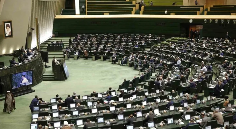 İran Meclisi: "ABD rejimi şu anda gerileme sürecinde, zayıf ve kırılgan bir konumdadır"