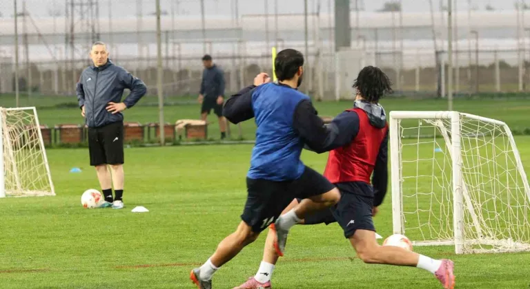 İran Milli Takımı kamp için Antalya’ya geldi