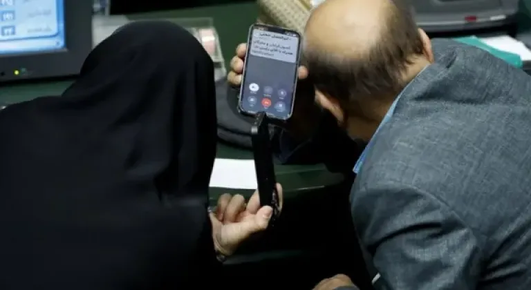 İran’da cep telefonları yurt dışı aramalara açıldı