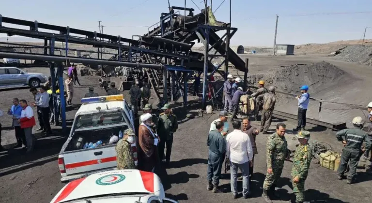 İran'da Yas: Maden kazasında 52 ölü