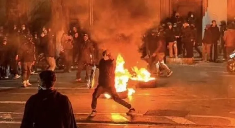 İran’daki protestolarda asker ve polis de dahil ölü sayısı 646’ya yükseldi