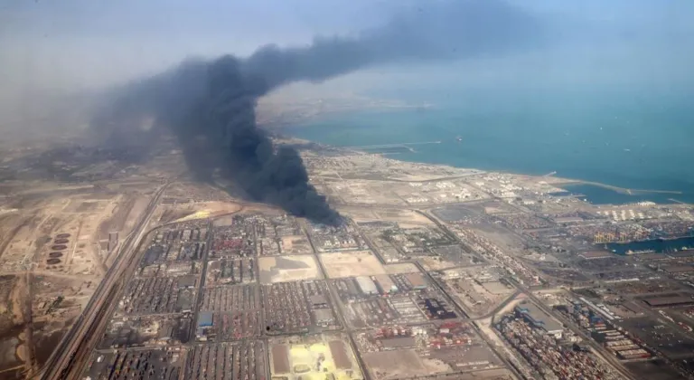 İran’ın Bender Abbas Limanı’nda patlama meydana geldi