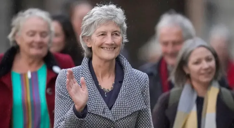 İrlanda'da yapılan cumhurbaşkanlığı seçimlerini Catherine Connolly kazandı