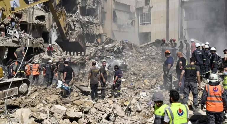 İsrail, Beyrut'ta Zahraa Hastanesi ve Sığınak Yakınlarını Vurdu
