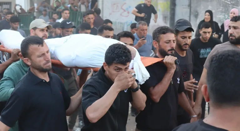 İsrail, Gazze’de yerinden edilen sivilleri vurdu: 6 ölü, 15 yaralı