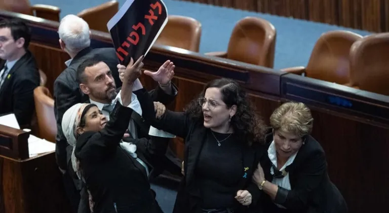 Knesset'te 7 Ekim olayları için siyasi komisyon kurulması tasarısına protesto
