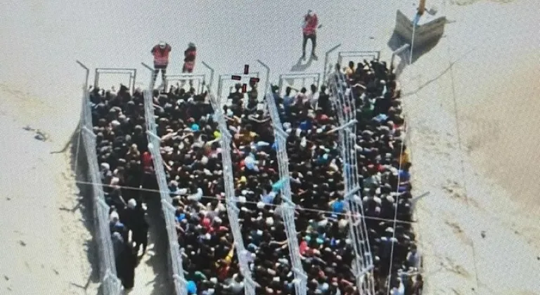 İsrail ordusu Gazze'de yardım dağıtımı sırasında ateş açtı