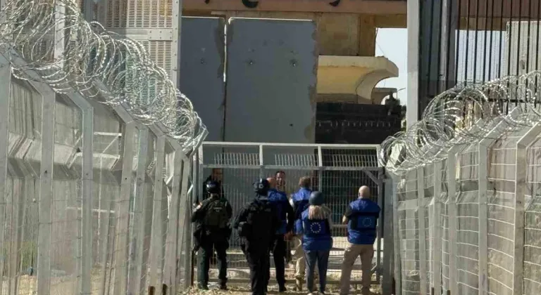 İsrail: "Refah Sınır Kapısı’nda çift yönde geçişlere yarın başlanması bekleniyor"