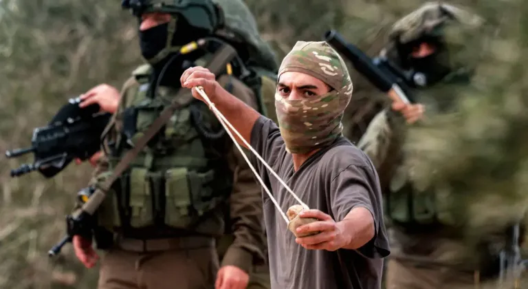 İsrailli yerleşimciler Filistinlilerin zeytin hasadını neden engelliyor?