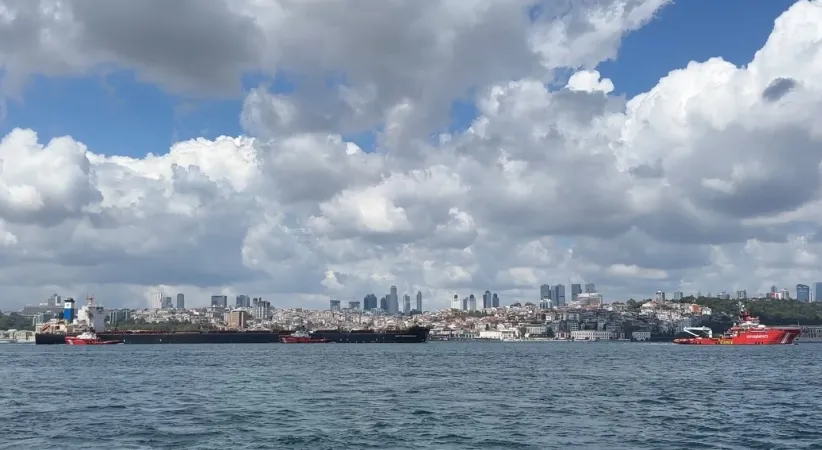 İstanbul Boğazı Liberya bayraklı kuru yük gemisi geçişi nedeniyle transit gemi geçişine kapatıldı