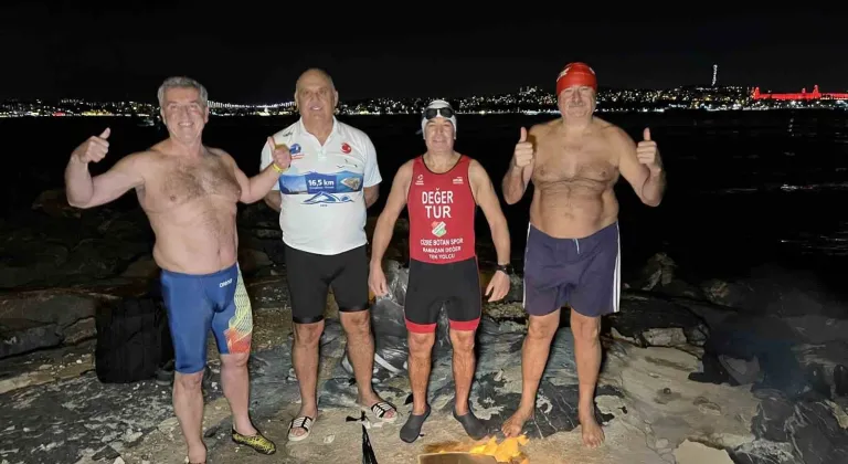 İstanbul Boğazı’nda buz gibi suda yüzerek 2026’yı karşıladılar