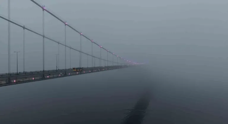 İstanbul Boğazı’nda sis etkili oluyor