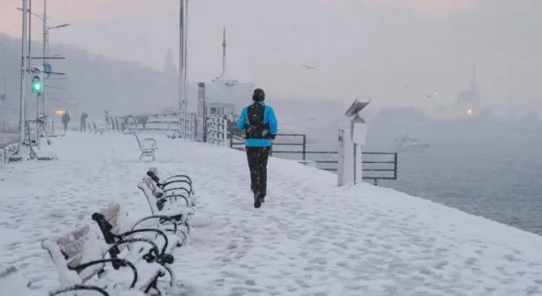 İstanbul Valiliği: "Cuma ve Cumartesi günü yüksek kesimlerde kar yağışı ihtimali bulunuyor"