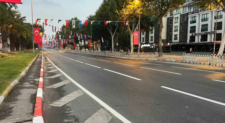 İstanbul’da 30 Ağustos Zafer Bayramı kutlamaları nedeniyle Vatan Caddesi trafiğe kapatıldı