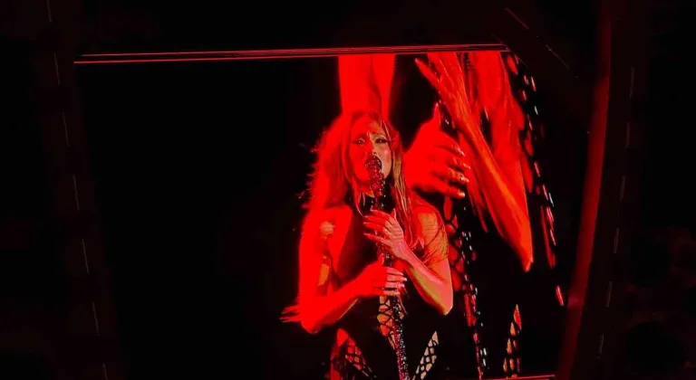Jennifer Lopez İstanbul'da konser verdi