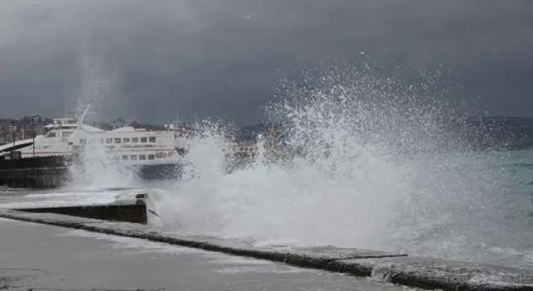 İstanbul’da lodos nedeniyle deniz seferleri iptal edildi