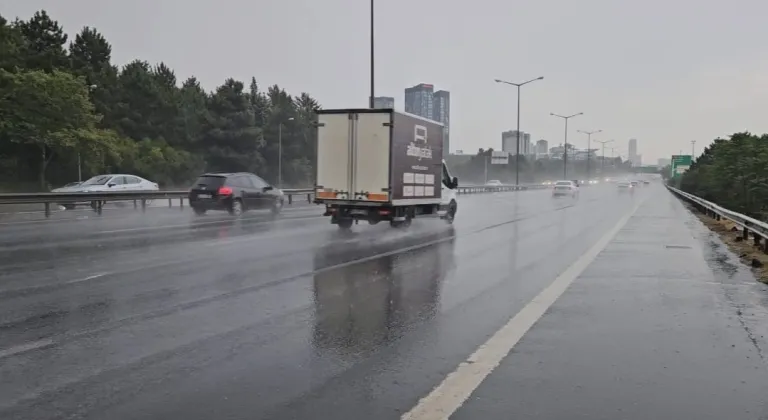 İstanbul’da sağanak yağış Avrupa Yakası’nda etkisini sürdürüyor