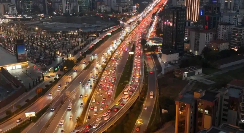 İstanbul’da trafik yoğunluğu yüzde 72 olarak ölçüldü