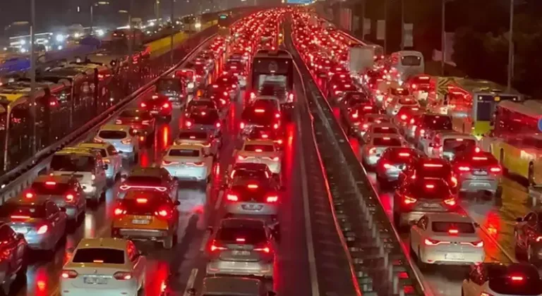 İstanbul’da trafik yoğunluğu yüzde 81’e ulaştı