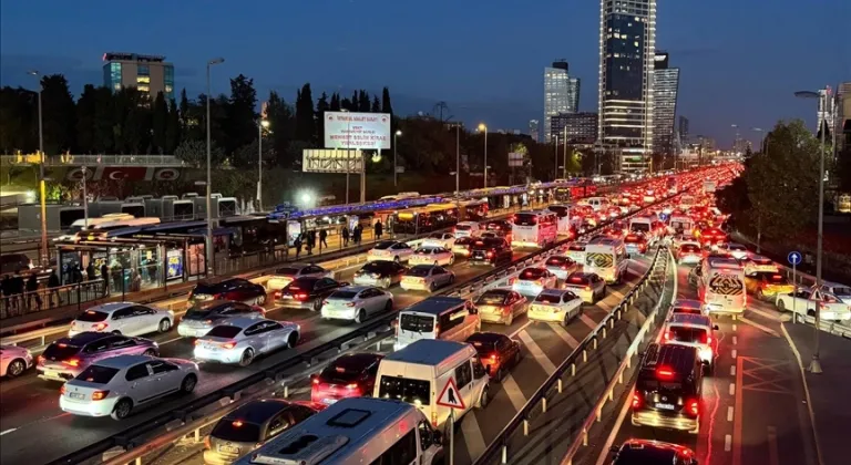 İstanbul’da trafik yoğunluğu yüzde 83’e ulaştı