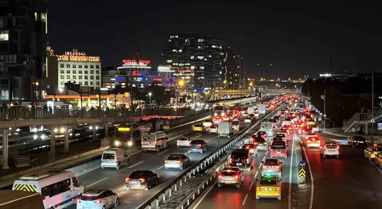 İstanbul’da trafik yoğunluğu yüzde 83’e ulaştı