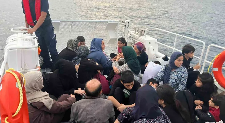 İzmir açıklarında 46’sı çocuk 81 düzensiz göçmen yakalandı