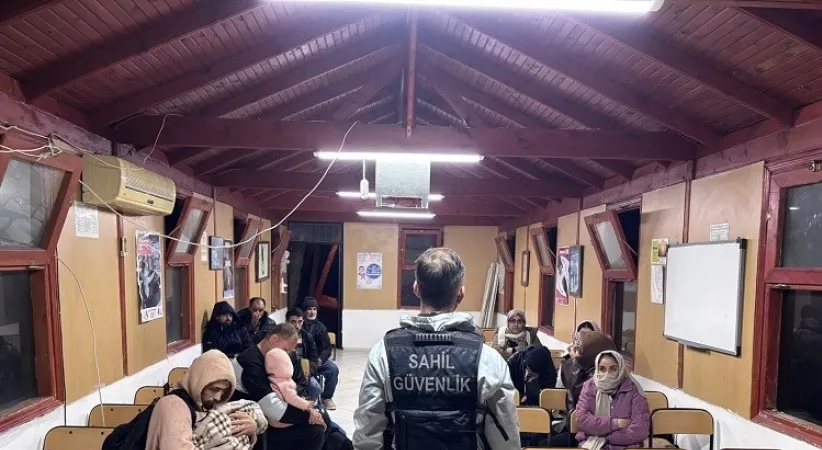 İzmir açıklarında 76 düzensiz göçmen yakalandı