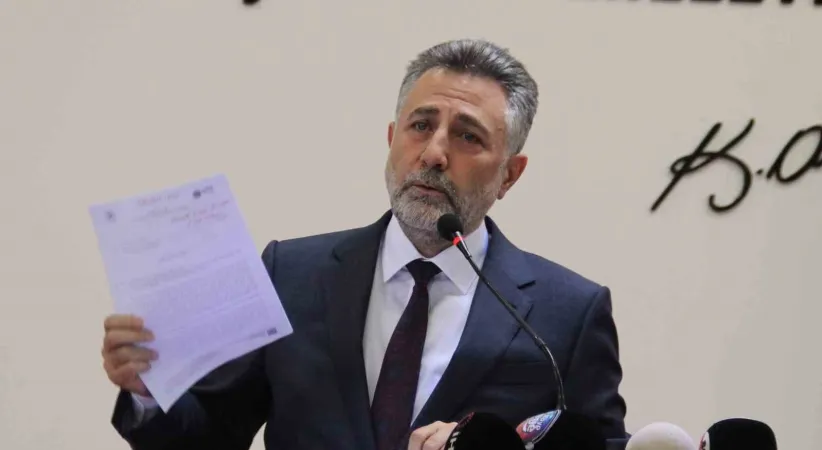 İzmir Bayraklı Belediyesi’nde yolsuzluk operasyonu: Eski başkan Sandal’a gözaltı