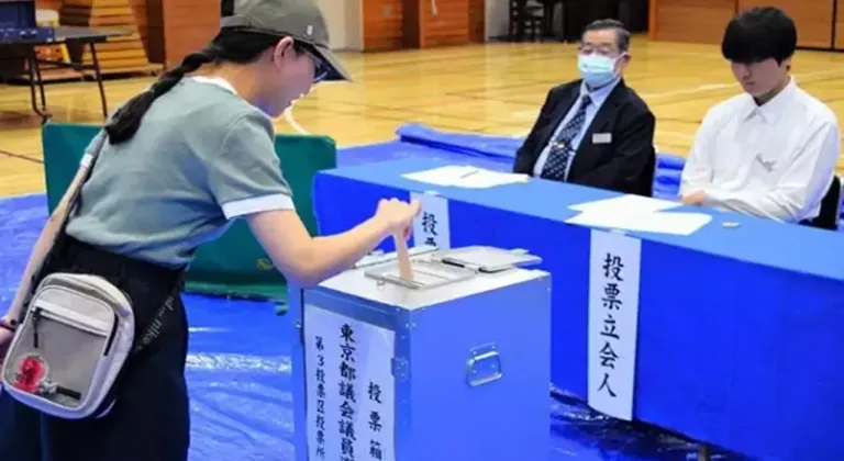 Japonya erken genel seçim kapsamında sandık başına gitti