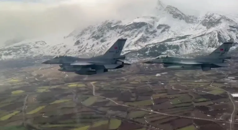 Jetler Erzincan’ın kurtuluşu için havalandı
