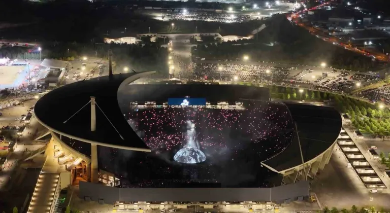 Kanye West konseri havadan görüntülendi