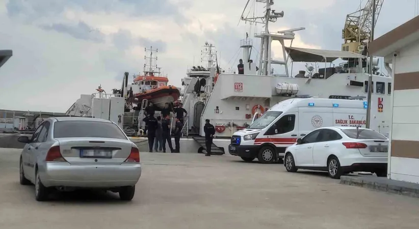 Karadeniz’de su alan gemi batma tehlikesi geçirdi, 13 mürettebat tahliye edildi