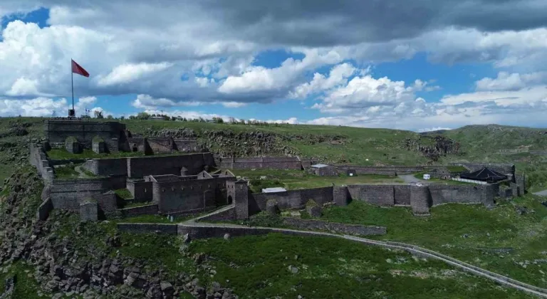 Kars Kalesi UNESCO Dünya Miras Listesi’ne alınmayı bekliyor