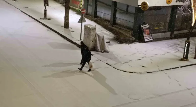 Kars’ta Nisan ayında kar sürprizi