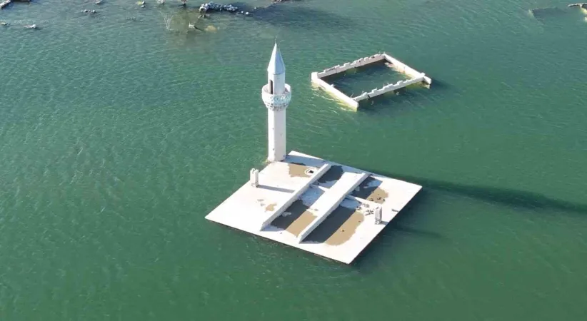 Kars’ta sular çekildi, eski köy ortaya çıktı