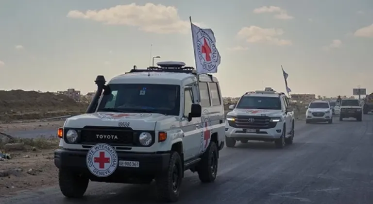 Katar medyası: "İsrail, 45 Filistinli mahkumun cenazesini Kızılhaç’a teslim etti"
