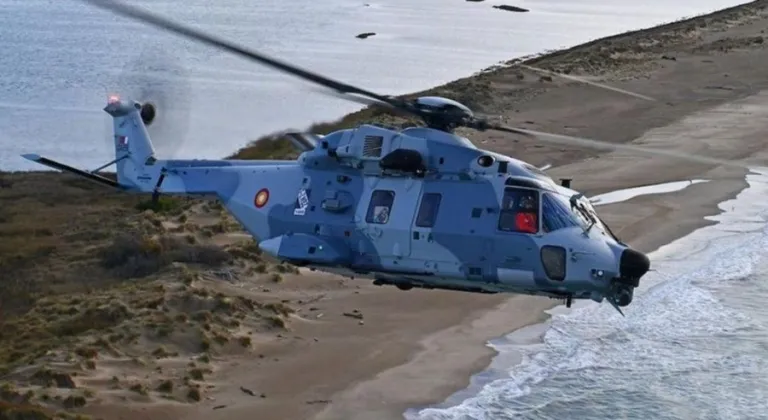 Katar Savunma Bakanlığı: "1 helikopterimiz rutin görev sırasında denize düştü"