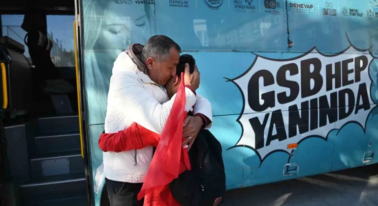 Katar’da mahsur kalan Türk sporcular memleketine döndü