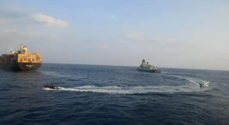 Kızıldeniz’de bir yük gemisi silahlı saldırı sonucu battı