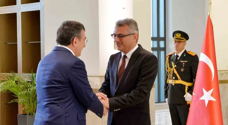 KKTC’nin 42’nci yılı törenlerle kutlanıyor