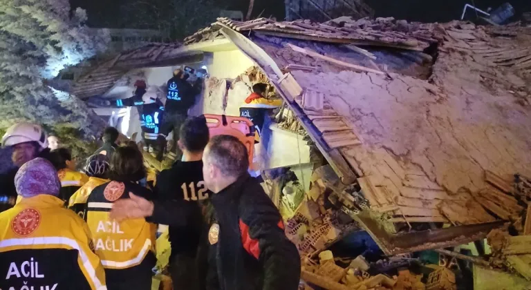 Konya'da 4 Katlı Bina Çöktü: Arama Kurtarma Çalışmaları Başlatıldı