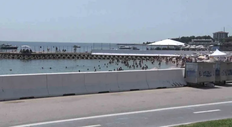 Kurban Bayramı’nda Caddebostan Plajı'nda yoğunluk oluştu