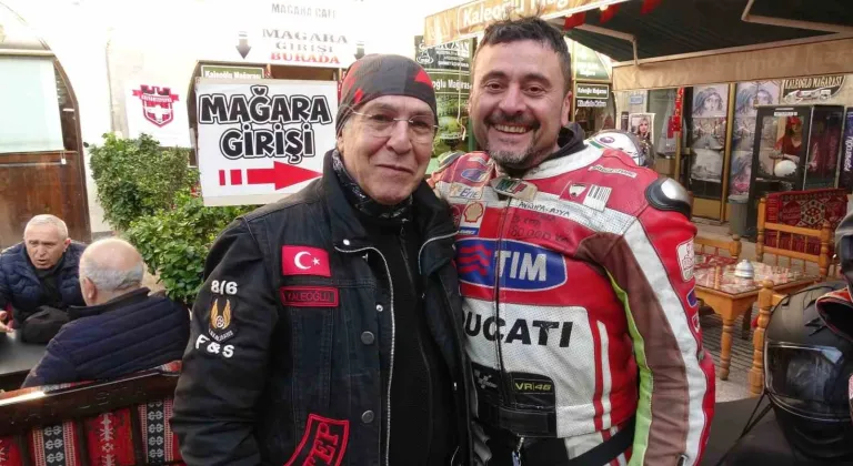 Motosiklet tutkunları iki teker üzerinde umre yolculuğuna çıktı