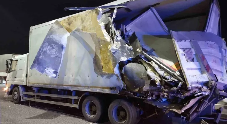 Kuzey Marmara Otoyolu’nda yolcu otobüsü tıra çarptı: 10 yaralı