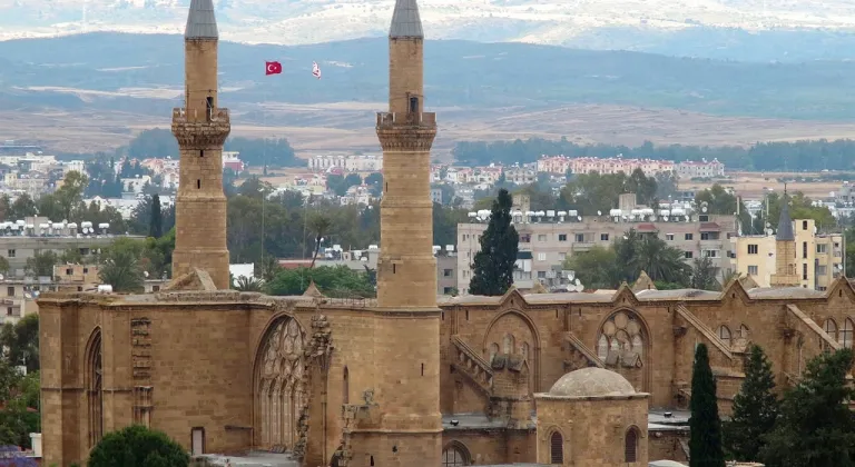 Lefkoşa’daki Selimiye Camii, Cumhurbaşkanı Erdoğan’ın uzaktan katılımıyla yeniden açıldı