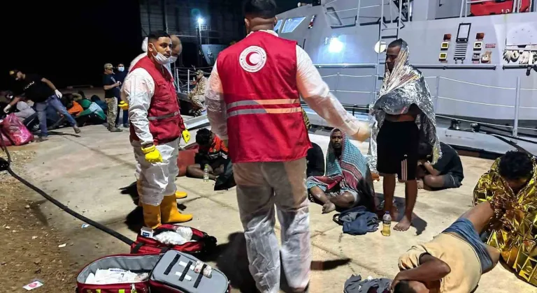 Libya açıklarında 95 göçmeni taşıyan iki tekne alabora oldu